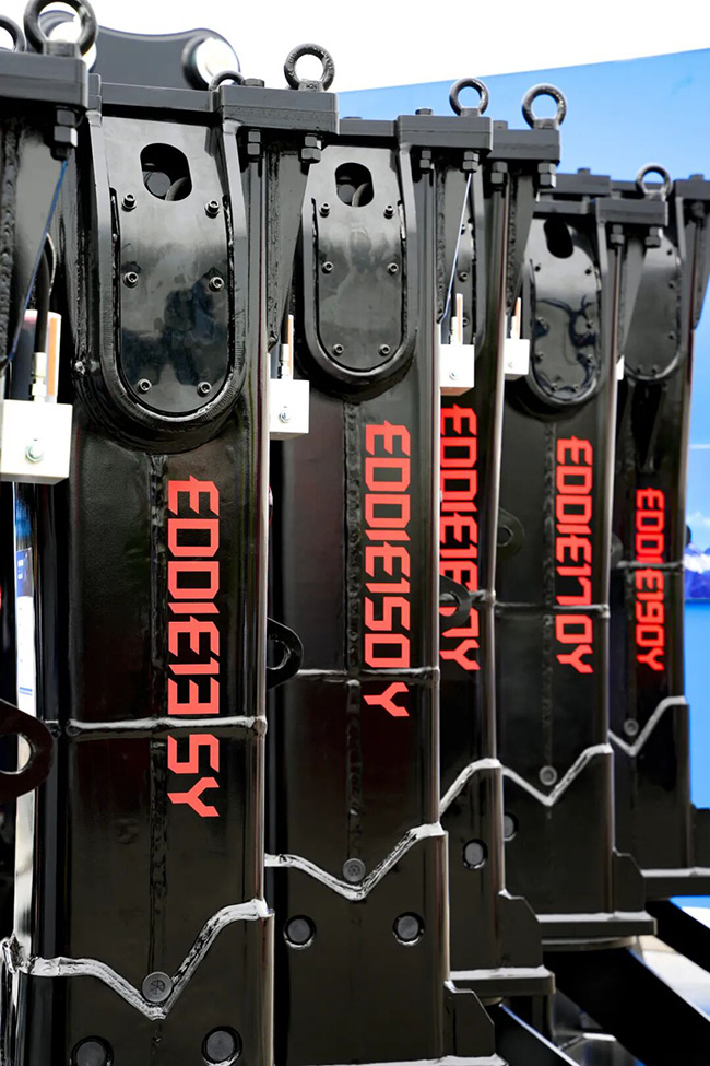 1761897680143064135.jpg 4.jpg