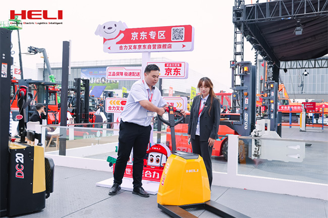 1761898203291025861.jpg 5.jpg